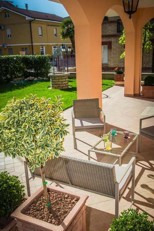 Appartamenti Vicino Al Mare Чивітанова-Марке Екстер'єр фото